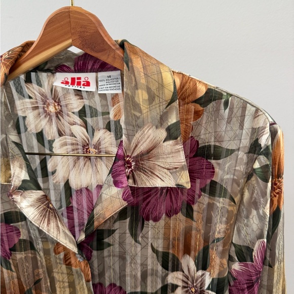 Floral Button-Up Blouse with Multicolor Design - Picture 2 of 4